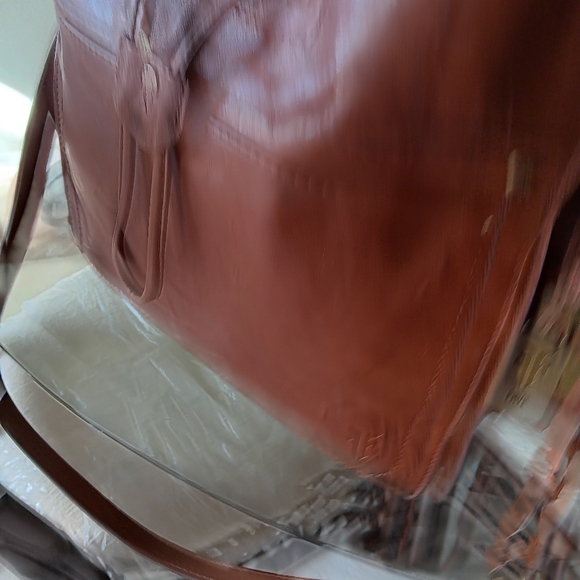 Absolutely stunning Frye bucket handbag " 11.5 H 12.5 W 4 D - Picture 6 of 8